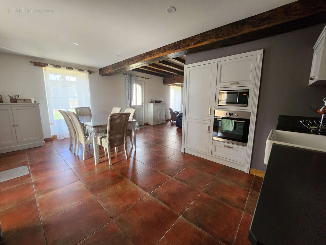 Maison en pierre coup de cœur avec 6 chambres et double garage - photo 11