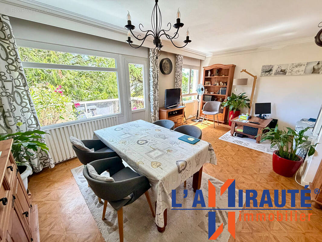 Appartement à SARTROUVILLE