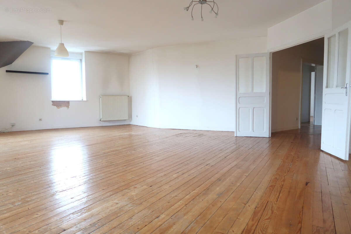 Longwy haut, proche des frontieres avec le luxembourg et la belgique, bel appartement ancien de 134 m2 + grand - photo 4