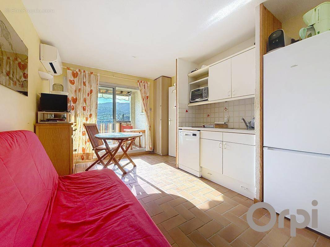 Appartement à ROQUEBRUNE-SUR-ARGENS