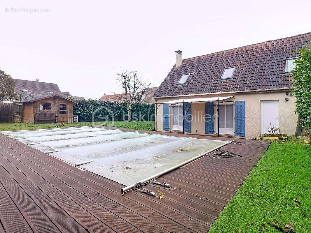 Maison à LES CHAPELLES-BOURBON