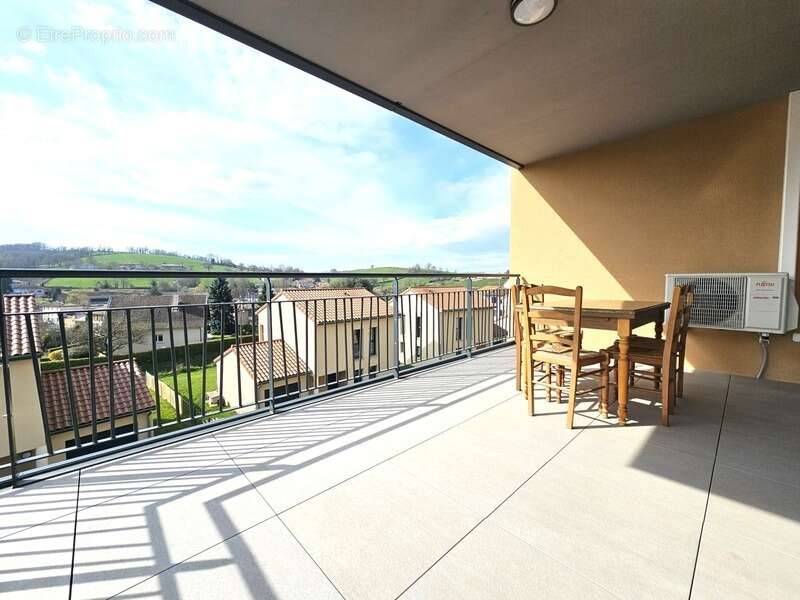 Appartement à PANISSIERES