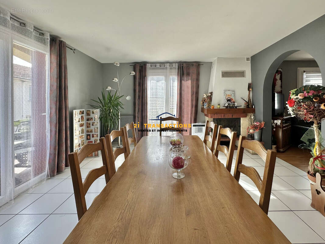 Maison à MONTROND-LES-BAINS