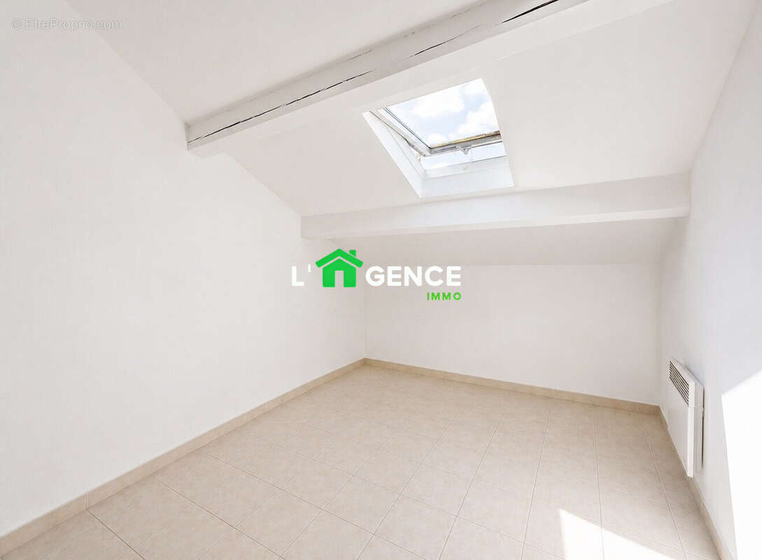 Appartement 81 m² à Istres  - photo 7