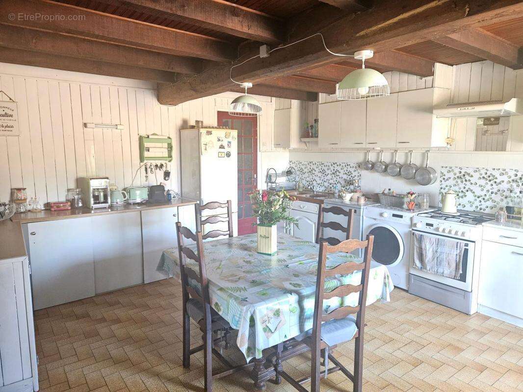 À quelques minutes de Thouars – Maison familiale avec jardin clos, garage et potentiel d'agrandissement - photo 3