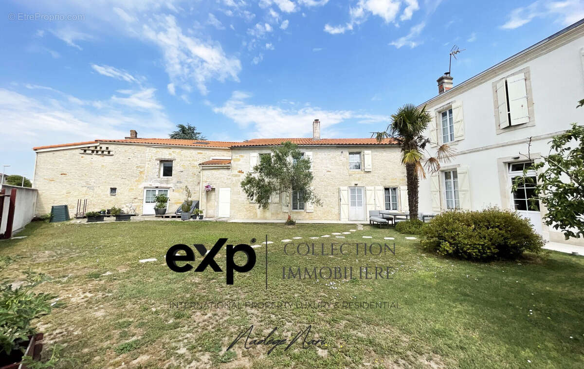 Maison 265 m² à Sainte-Soulle  - photo 2