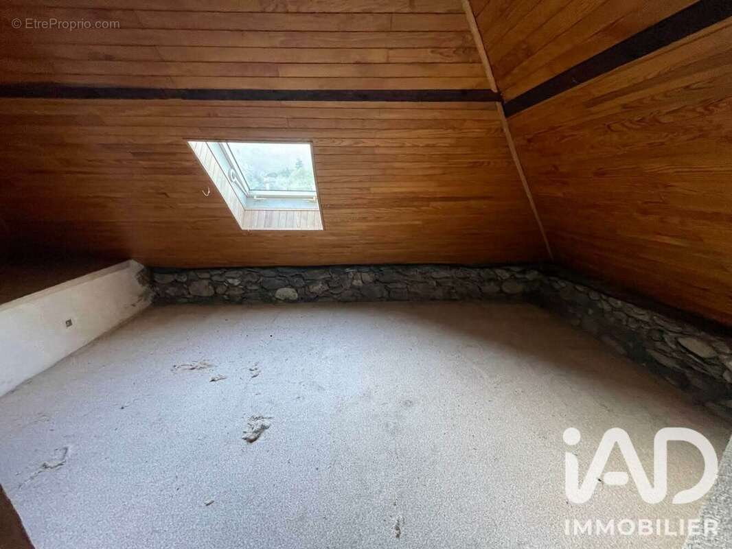 Maison 260 m² à Saint-Avre  - photo 9