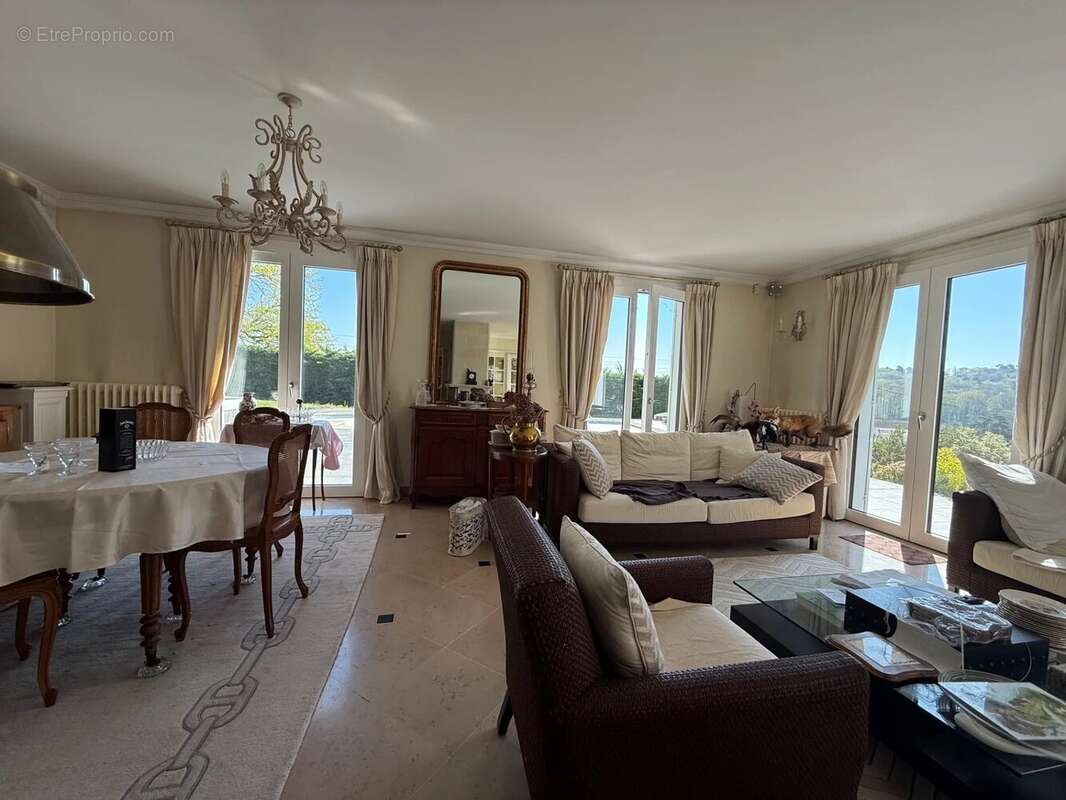 Maison à BREUX-JOUY