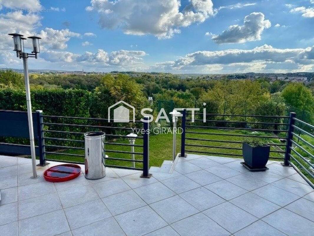 Photo 1 - Maison à BELLEVILLE-SUR-MEUSE