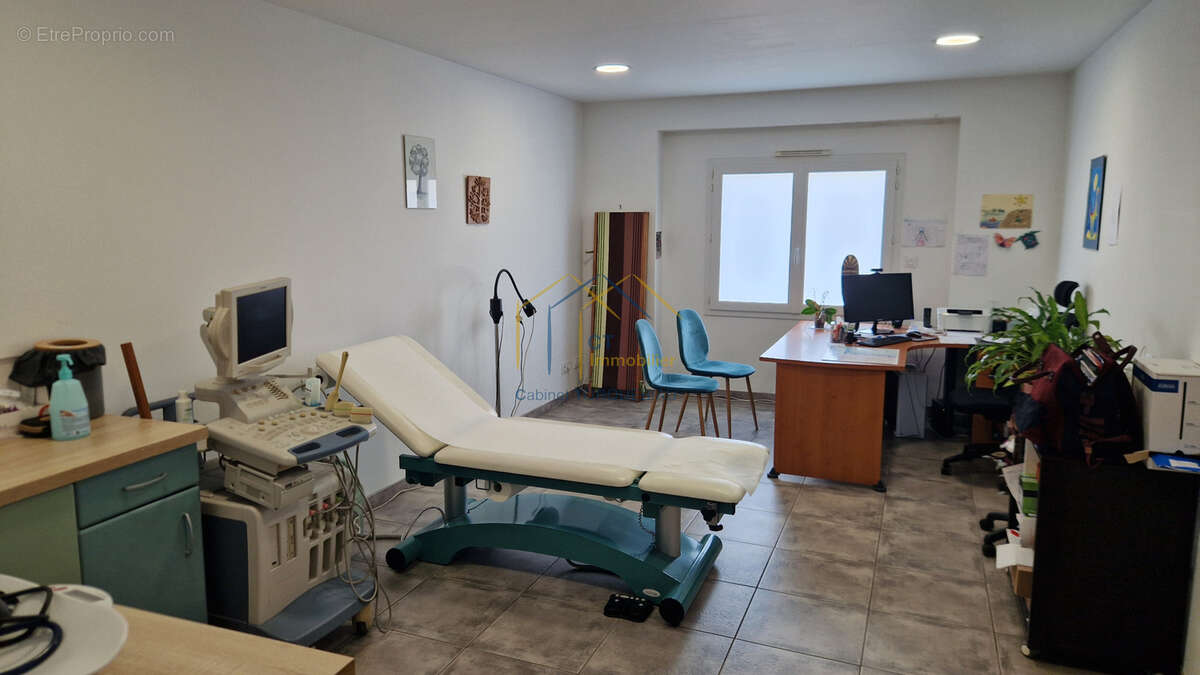 Local professionnel + logement - photo 3