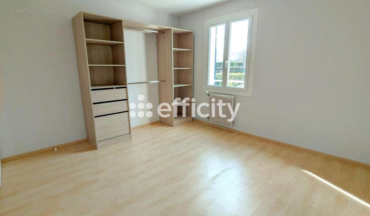 Maison à SAINT-YRIEIX-SUR-CHARENTE