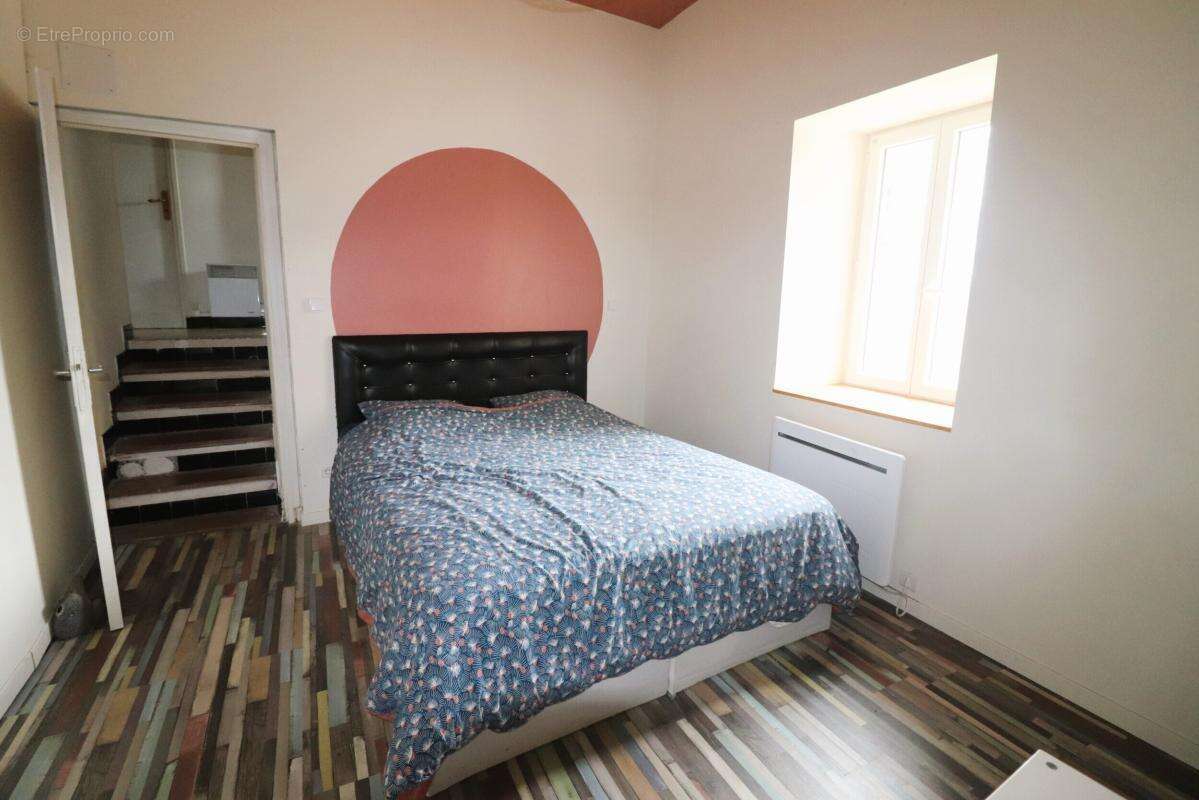 Maison à CASTELNAU-MONTRATIER