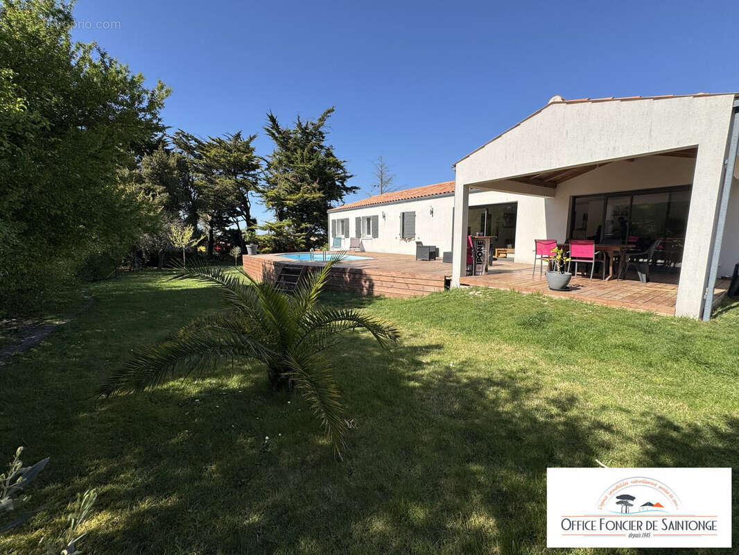 Maison à CHAILLEVETTE