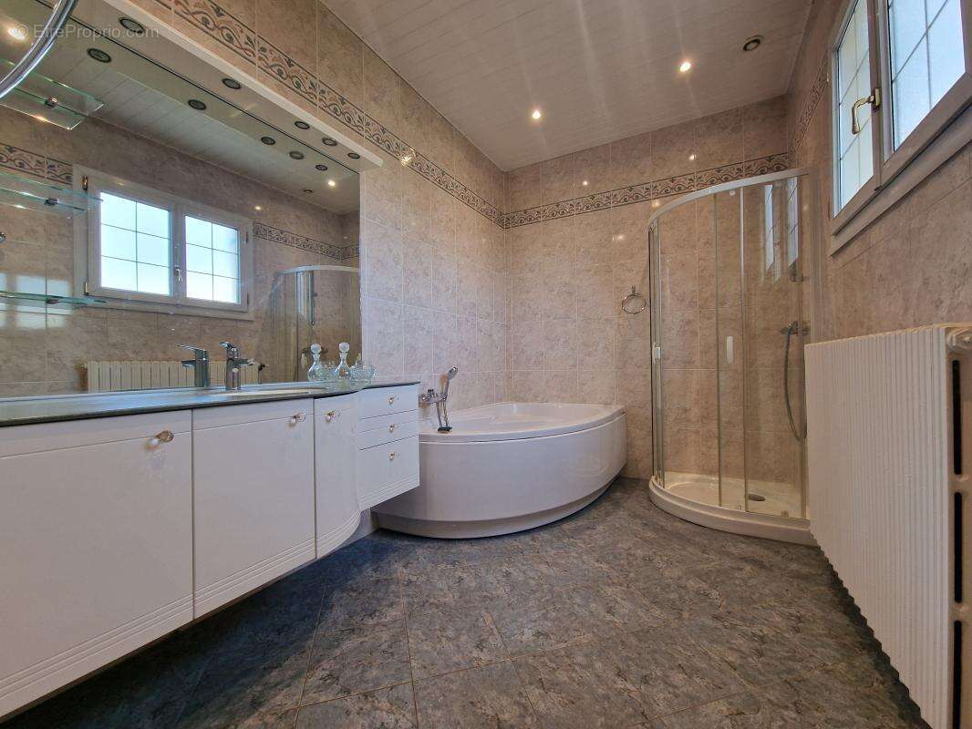 Maison à VAIRES-SUR-MARNE