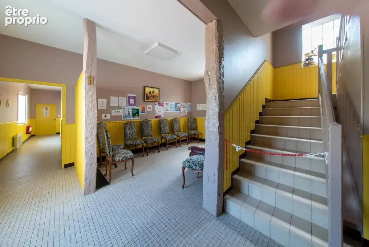 Immeuble loué - 211 m² - Ruffec (16) - photo 5