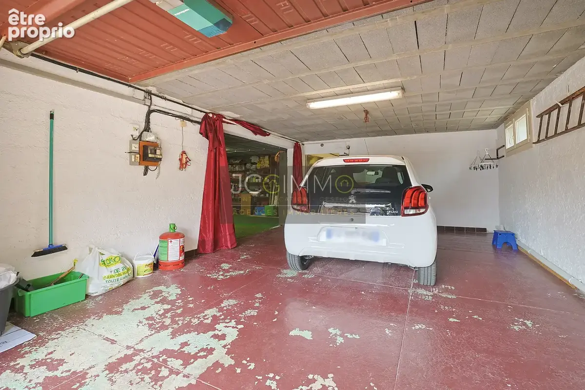 Villa de 318m2 avec deux logements indépendants et fort potentiel ! - photo 25