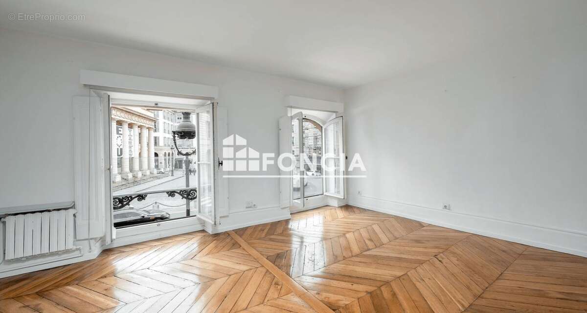 Place de l'odeon - photo 3