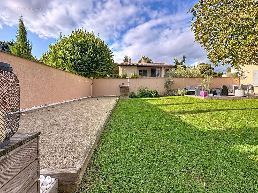 Maison à SAINT-GENIS-LAVAL