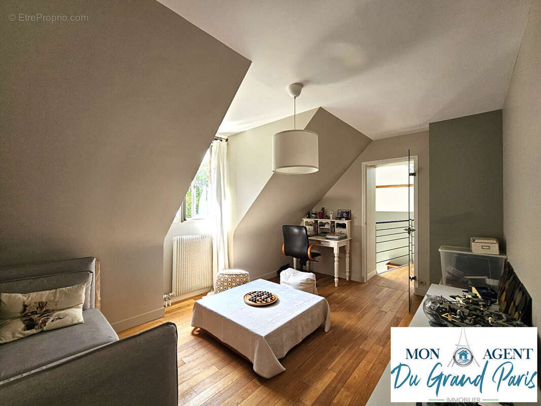 Maison contemporaine 230m2 + sous sol + piscine + terrain arbore de 15.000m2 Bullion proche Bonnelles Limours Grand Paris Sud - photo 12