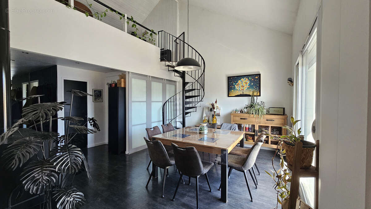 Appartement à LE RHEU
