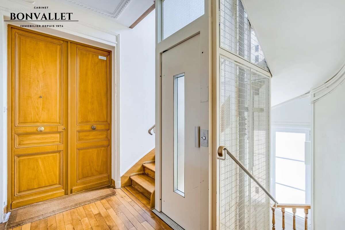 Appartement à PARIS-15E