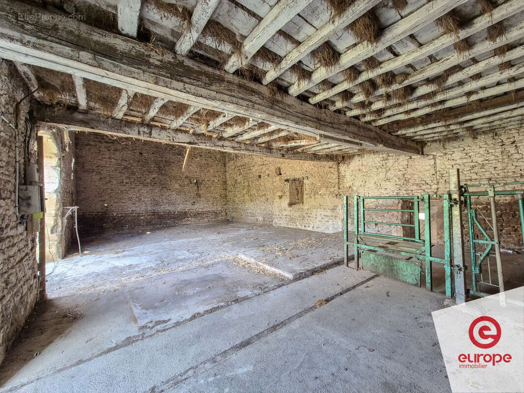 Ferme 10 pièces de 258m2 avec jardin et dépendances à Guillon-Terre-Plaine - photo 17