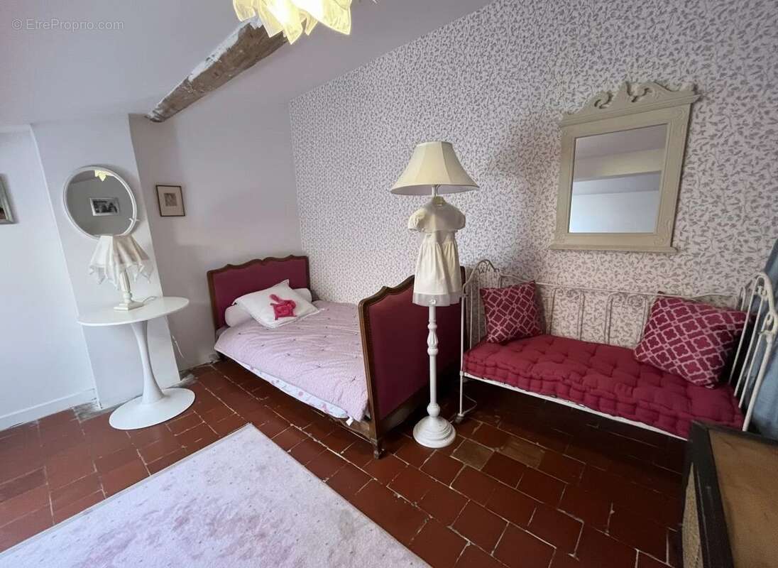 Maison à LA ROQUE-D'ANTHERON
