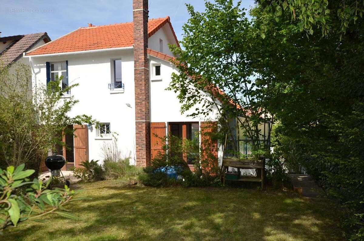 Maison à SAINTE-GENEVIEVE-DES-BOIS