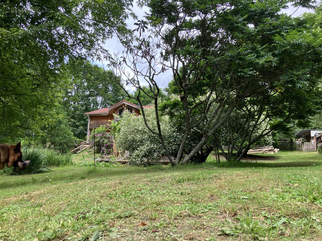 Maison à EYMOUTIERS