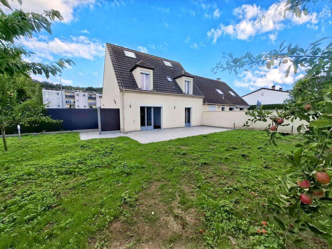 Maison à CUISE-LA-MOTTE