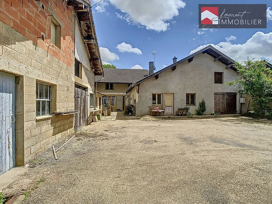 Maison à PONT-DE-VAUX