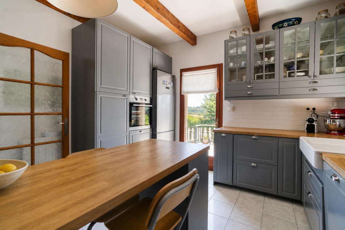 Maison familiale de 170 m² avec piscine à Primarette - photo 10