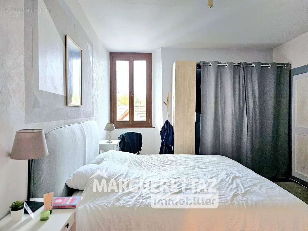 Appartement à BONNE