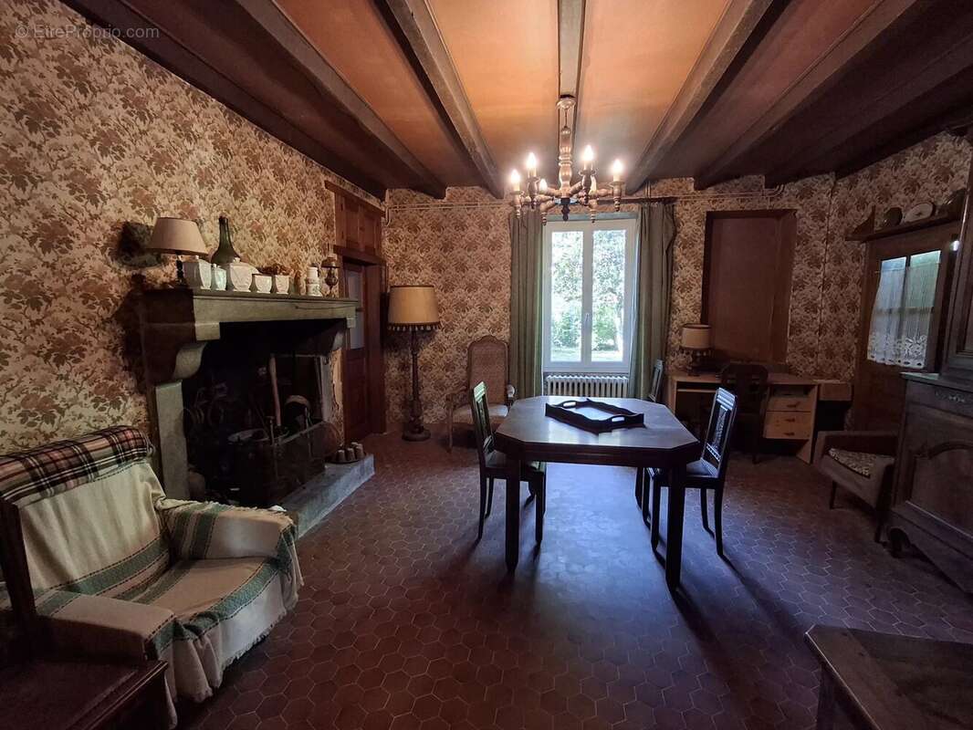 Charmante maison familiale de bonne taille à moderniser plus grange et autres dépendances - photo 4