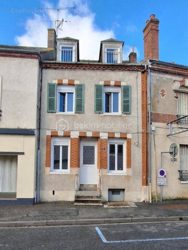 Maison à NOGENT-SUR-VERNISSON