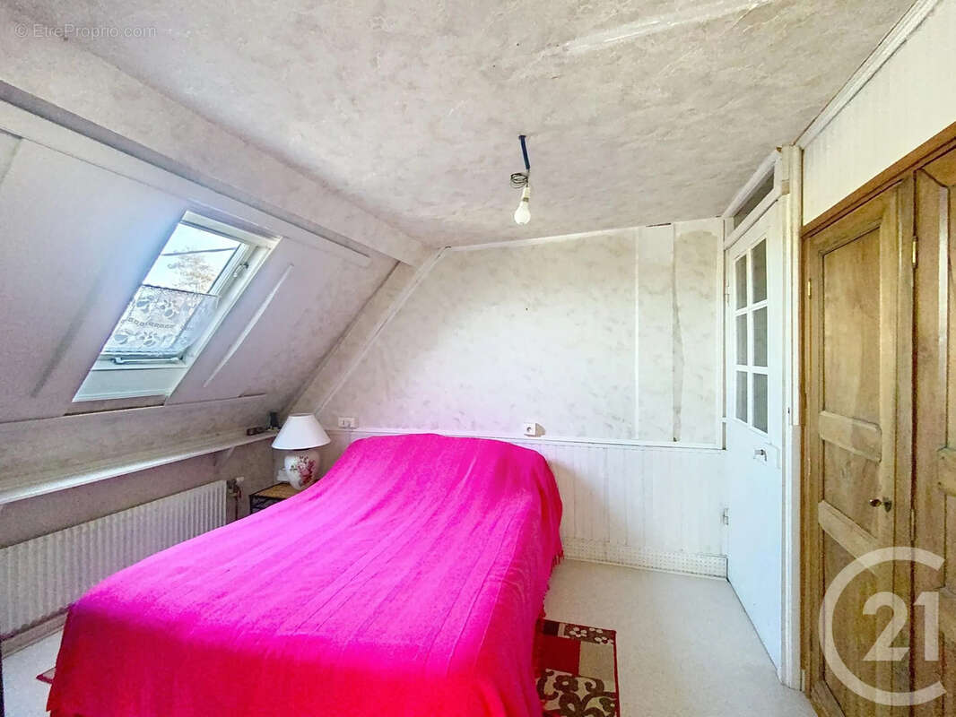 Maison à THORIGNY-SUR-OREUSE