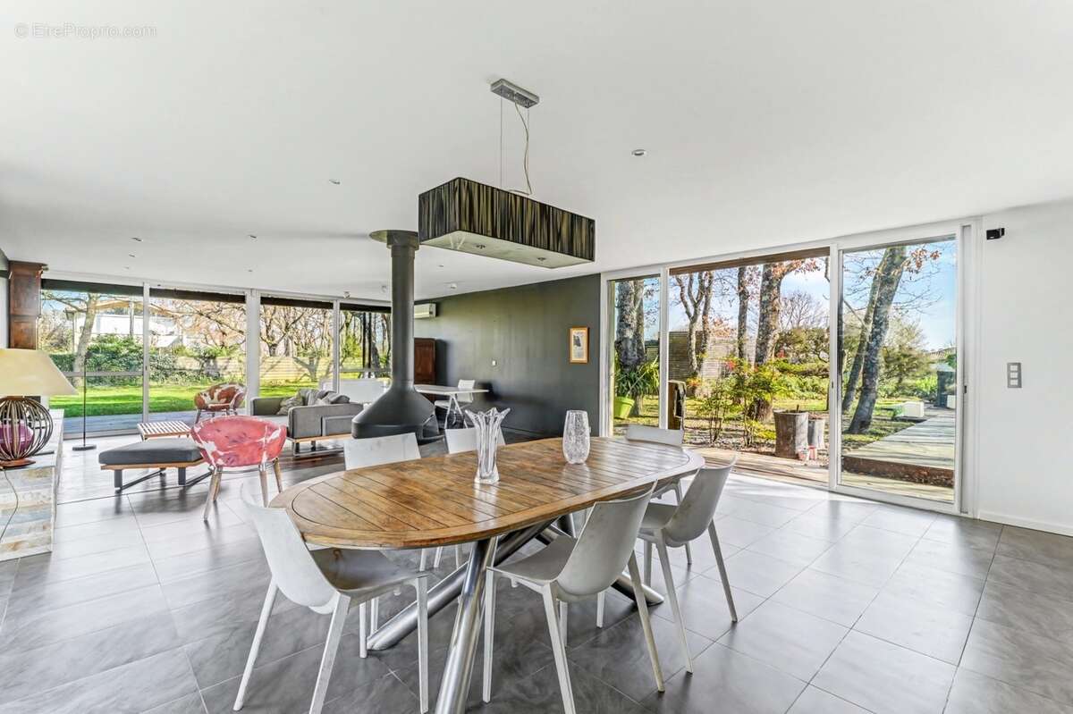 Villa d'architecte de plain-pied – 209 m² de lumière, nature préservée et confort énergétique – Saint-Lys - photo 3