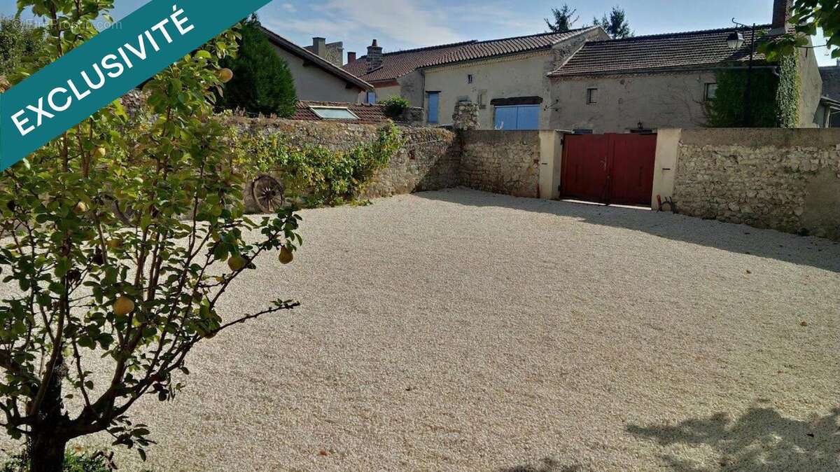 Appartement 222 m² à Charroux  - photo 7