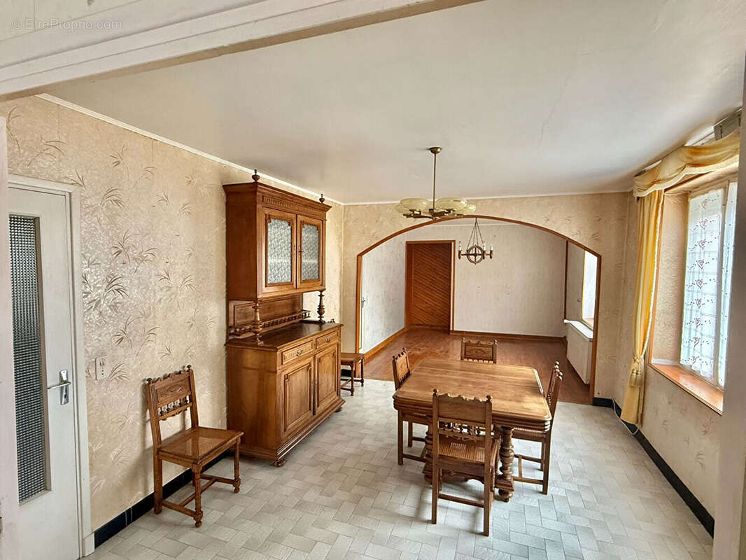 Maison à TOURZEL-RONZIERES