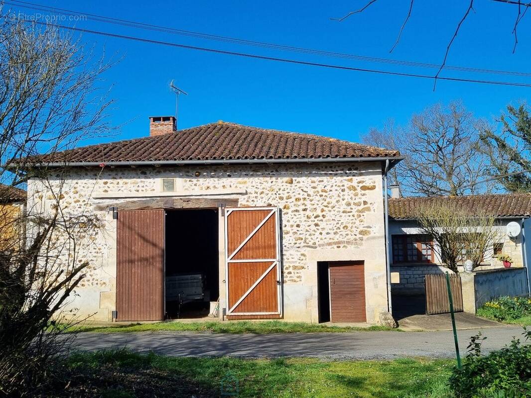 Maison à VITRAC-SAINT-VINCENT