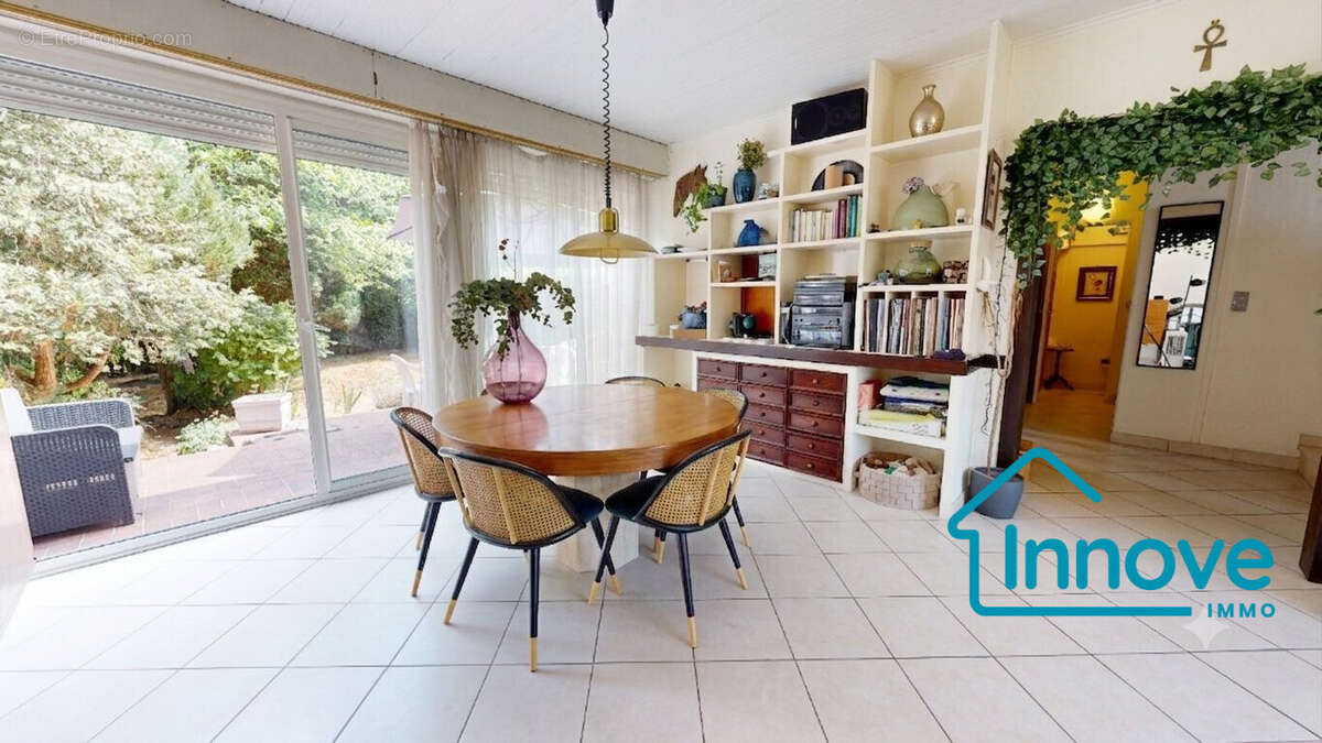 Maison 121 m² à La Celle-Saint-Cloud  - photo 2