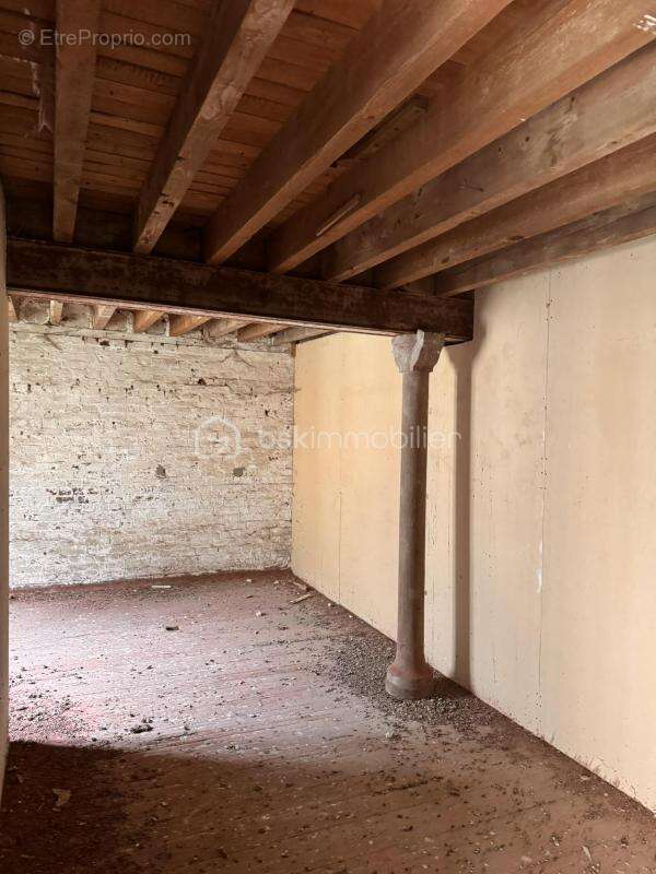 Immeuble de rapport de 540 m2 et son entrepôt de 547 m2 à Sempigny (60400) - photo 4