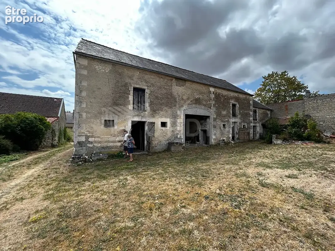 Maison de campagne, fort potentiel, vastes dépendances - photo 8
