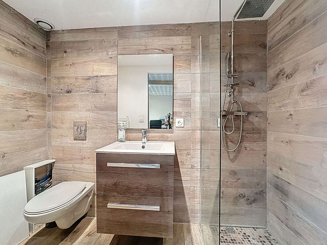 Commerce à LUNEL-VIEL