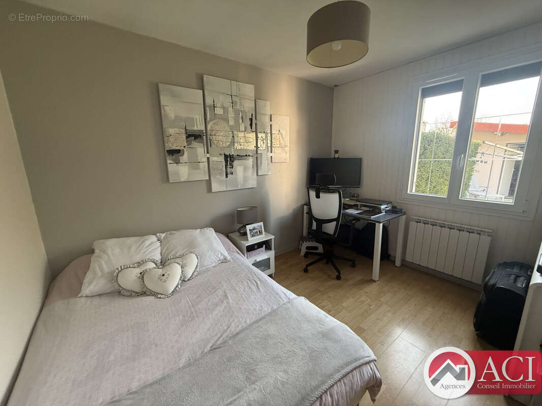 Maison à LACHAPELLE-SAINT-PIERRE