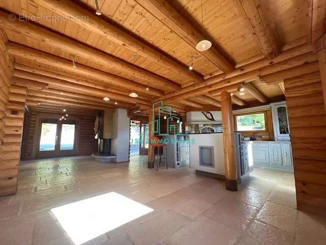 Maison à CHALLES-LES-EAUX