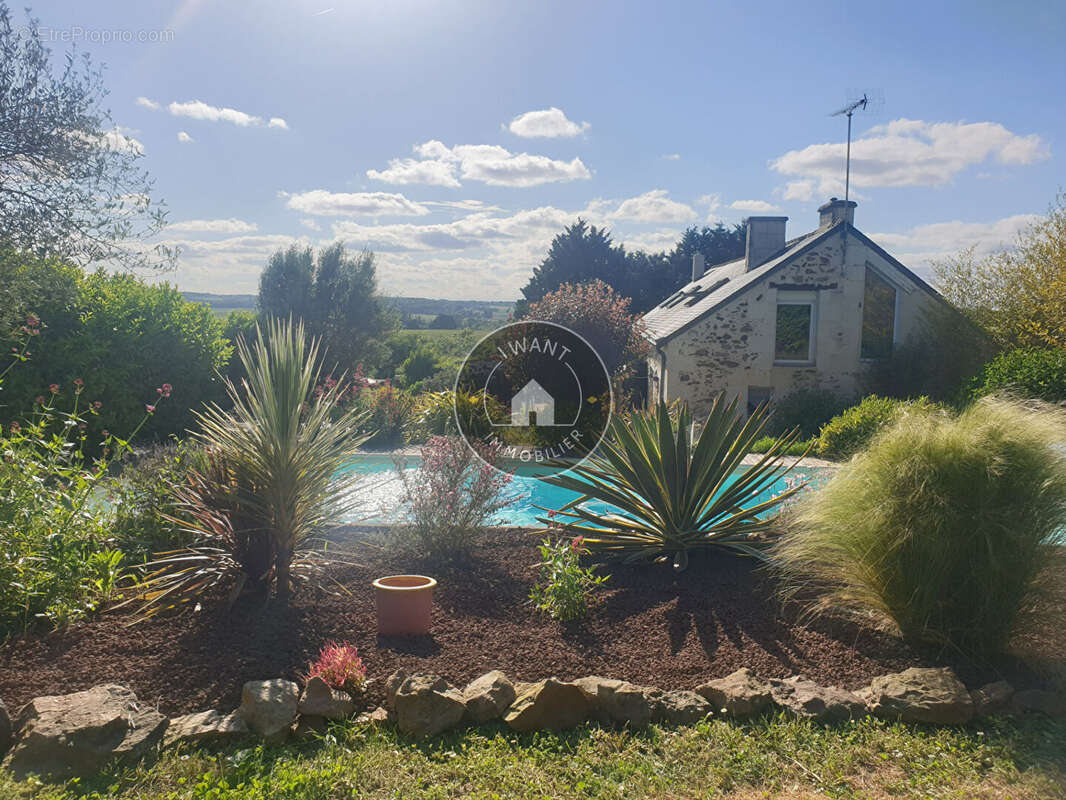 Maison à SAINT-REMY-LA-VARENNE