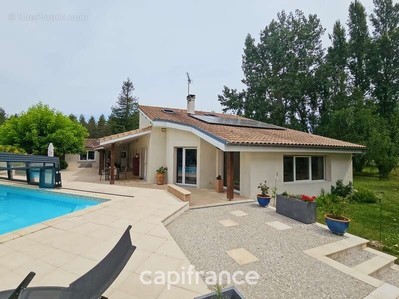 Maison à TIZAC-DE-LAPOUYADE