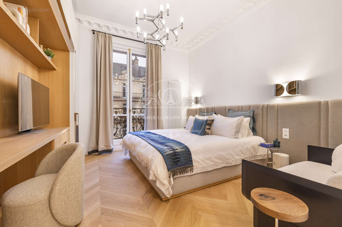 Appartement à PARIS-8E