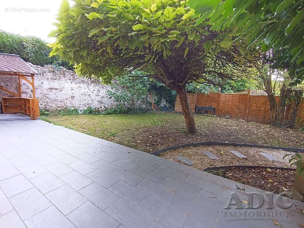 Maison à LE PLESSIS-BELLEVILLE